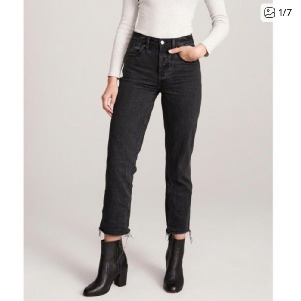 NWT Abercrombie Annie High Rise Ankle Straight Jeans 26/2S Faded Black Raw Hem